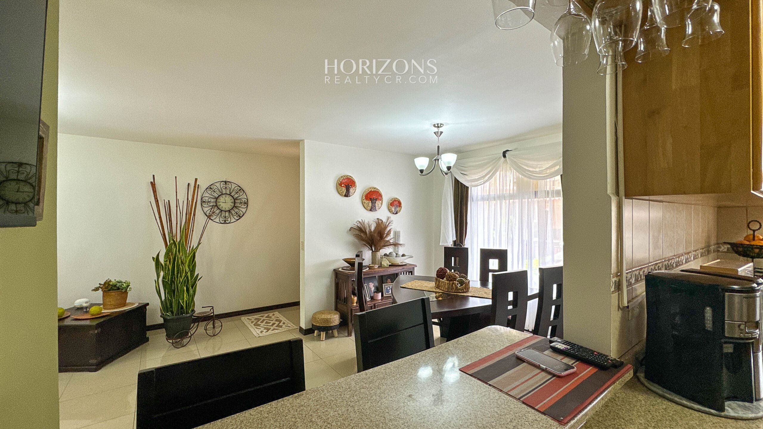 Se vende casa en condominio Los Robles Moravia la Trinidad con seguridad 24/7 nja1217