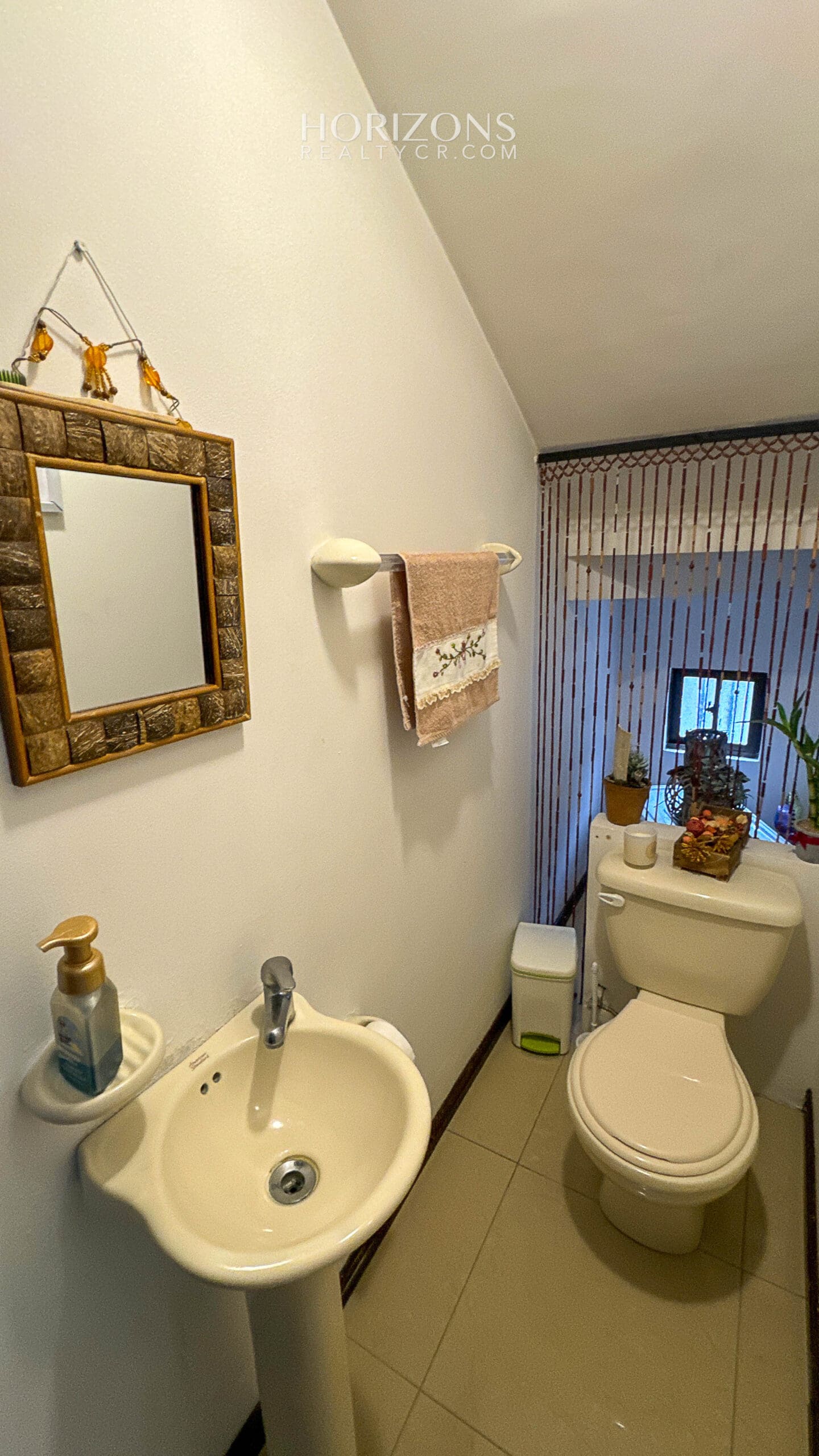 Se vende casa en condominio Los Robles Moravia la Trinidad con seguridad 24/7 nja1217