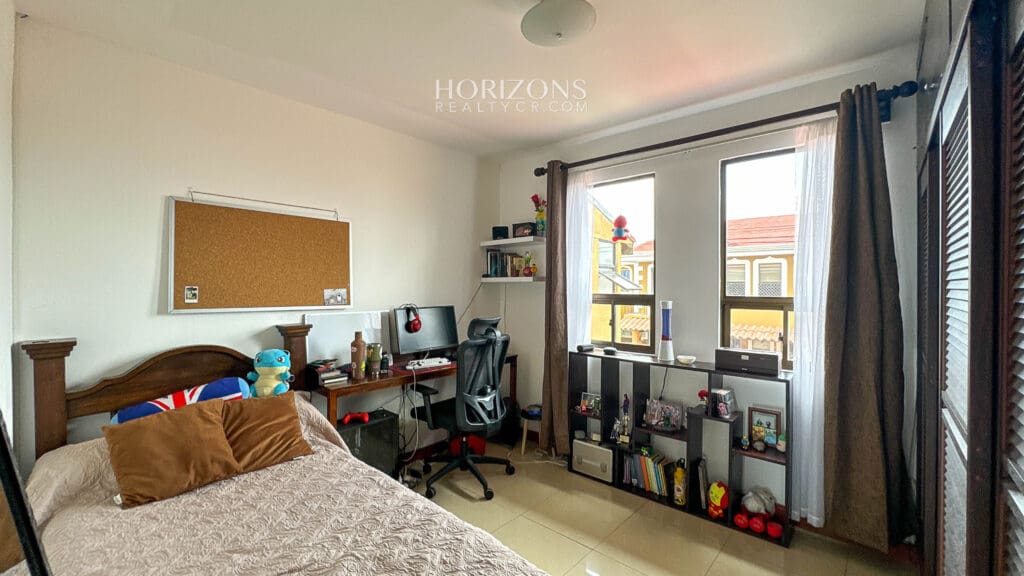 Se vende casa en condominio Los Robles Moravia la Trinidad con seguridad 24/7 nja1217