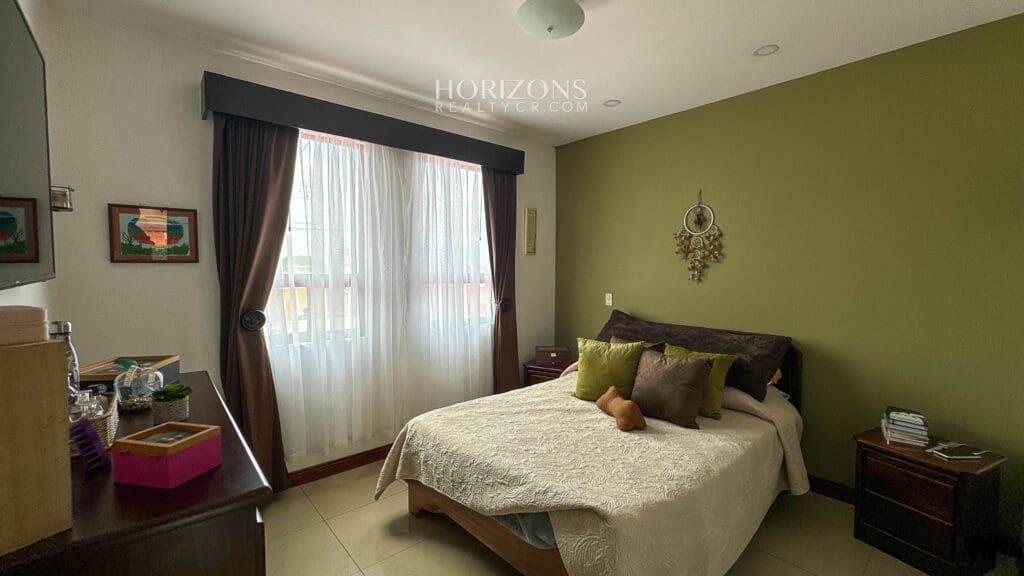 Se vende casa en condominio Los Robles Moravia la Trinidad con seguridad 24/7 nja1217