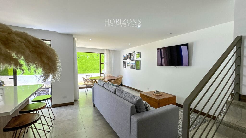 Casa esquinera en  Condominio la Estefana Sabanilla con Exclusivas Amenidades nja1219