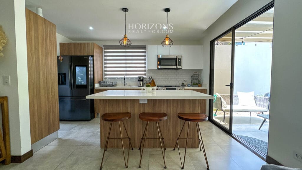 Casa esquinera en  Condominio la Estefana Sabanilla con Exclusivas Amenidades nja1219