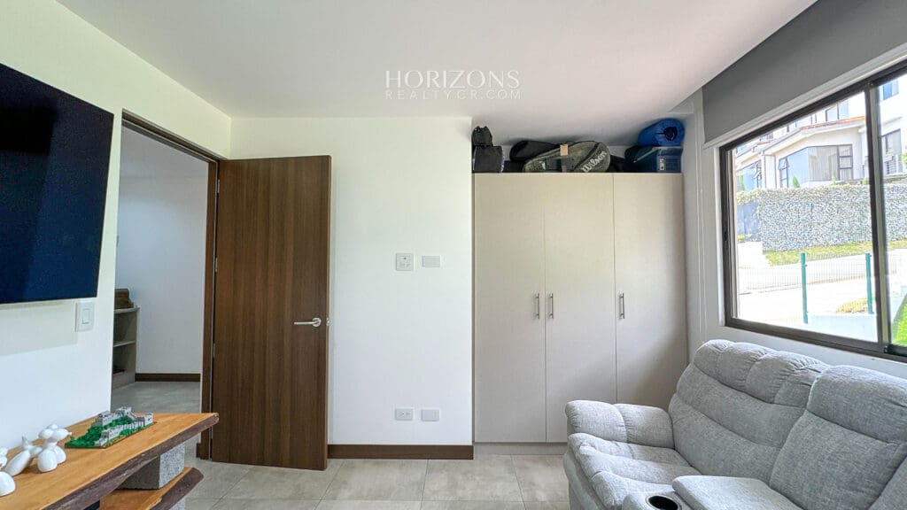 Casa esquinera en  Condominio la Estefana Sabanilla con Exclusivas Amenidades nja1219