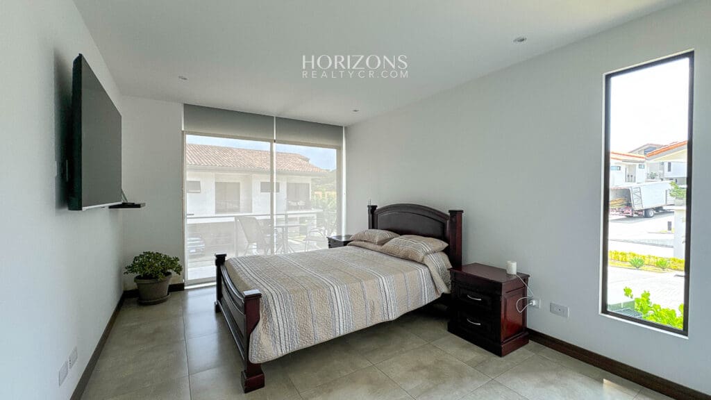 Casa esquinera en  Condominio la Estefana Sabanilla con Exclusivas Amenidades nja1219