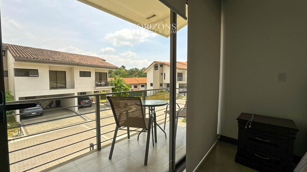 Casa esquinera en  Condominio la Estefana Sabanilla con Exclusivas Amenidades nja1219