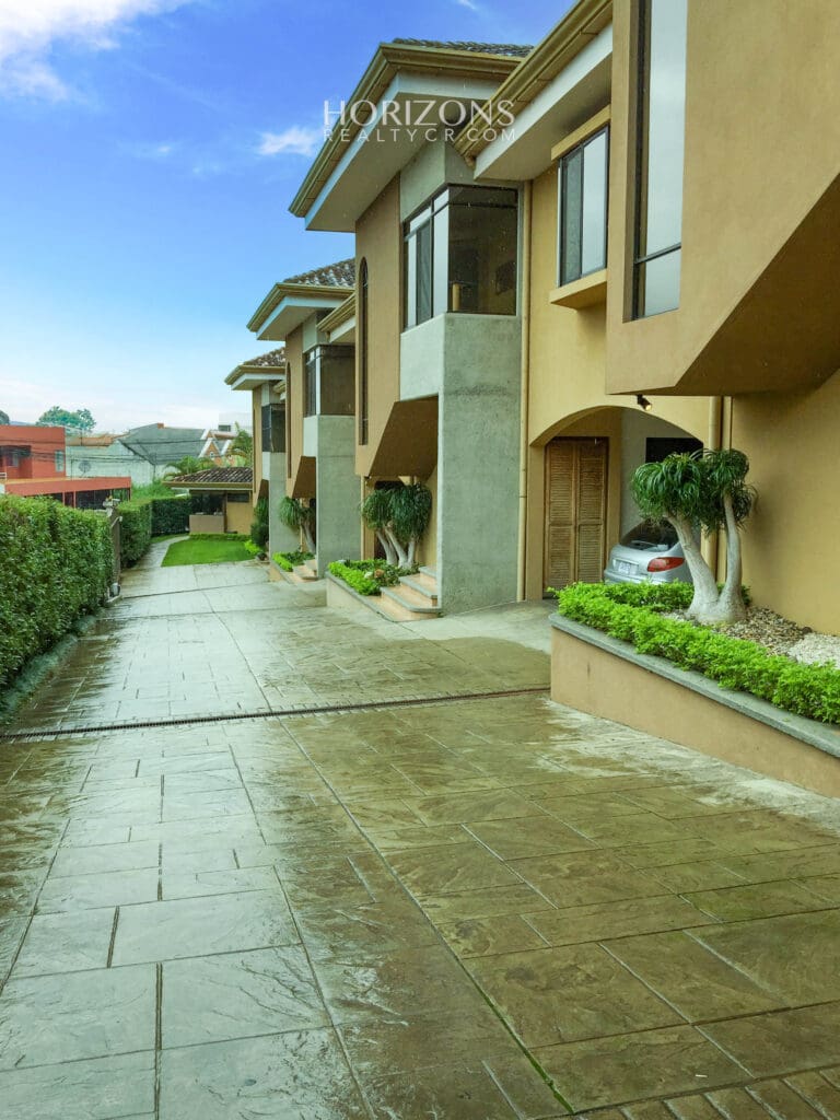Se Alquila Casa en San Pedro 4 Habitaciones Amplia en Condominio nja772