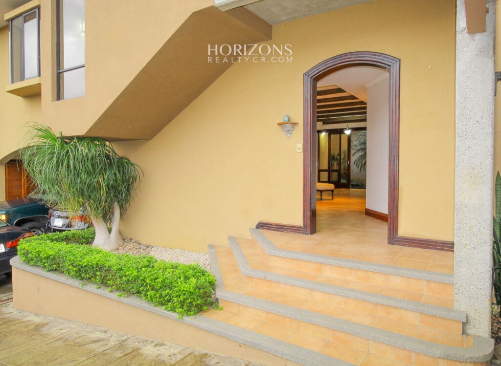 Se Alquila Casa en San Pedro 4 Habitaciones Amplia en Condominio nja772