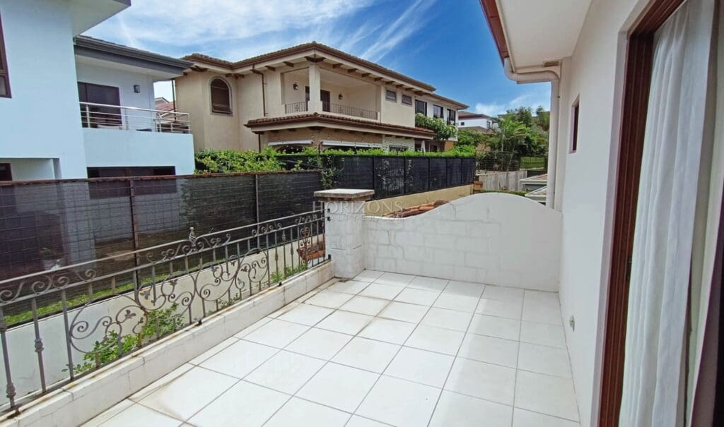 Venta Casa en Condominio Francosta Barreal Heredia 3 Habitaciones y Piscina NJR71