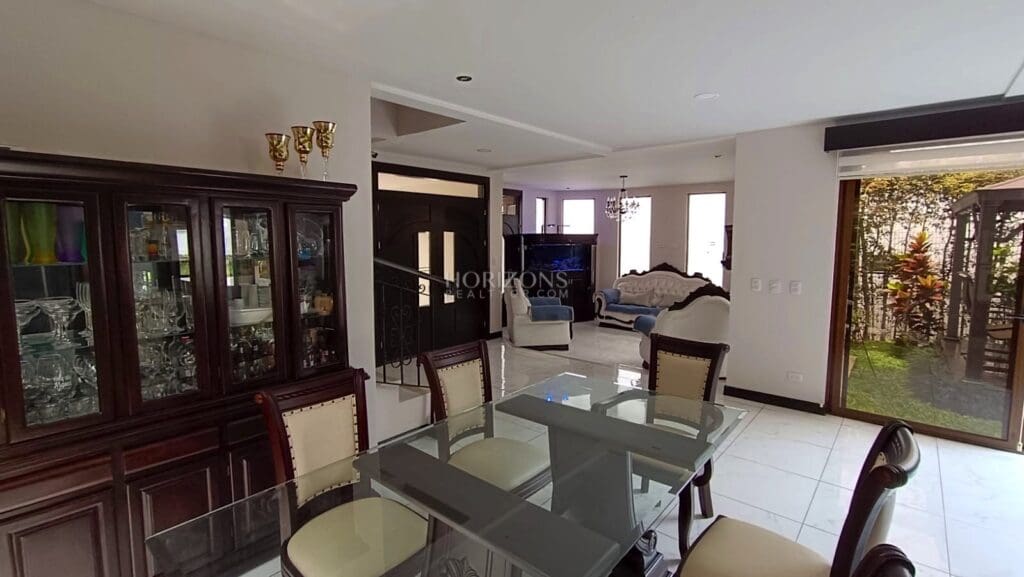 Venta Casa en Condominio Francosta Barreal Heredia 3 Habitaciones y Piscina NJR71
