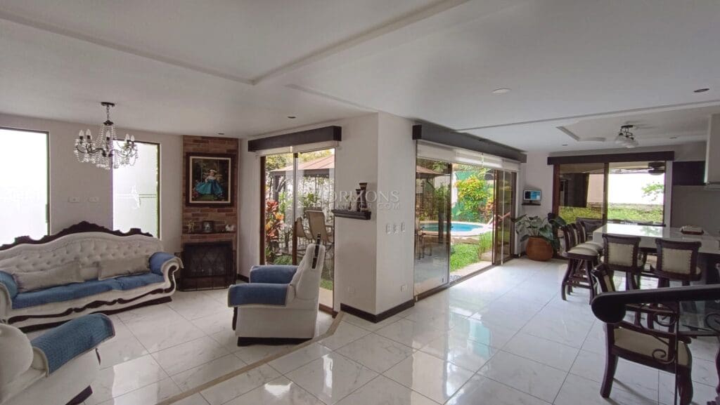 Venta Casa en Condominio Francosta Barreal Heredia 3 Habitaciones y Piscina NJR71