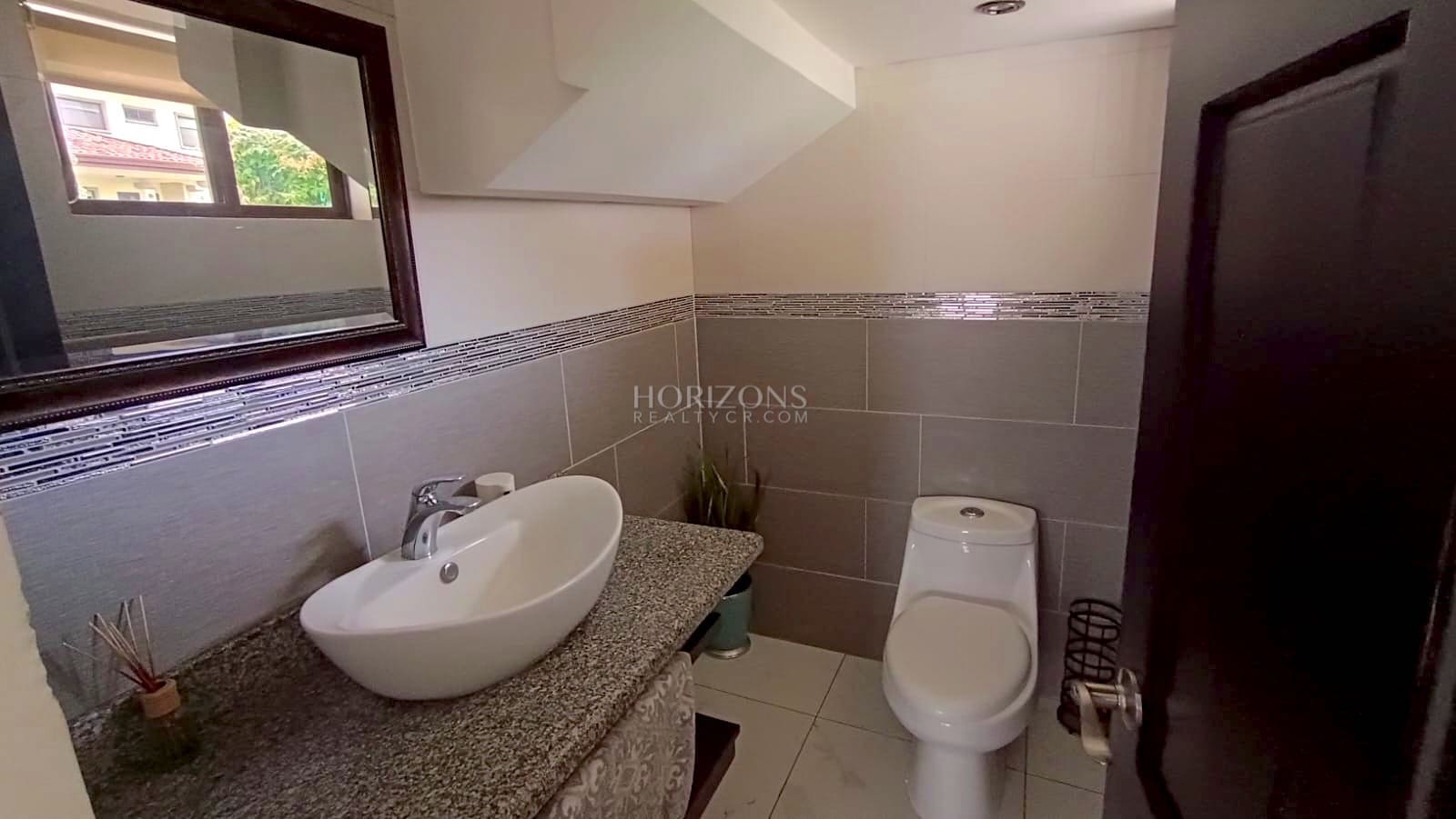 Venta Casa en Condominio Francosta Barreal Heredia 3 Habitaciones y Piscina NJR71