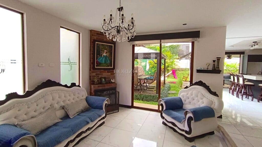 Venta Casa en Condominio Francosta Barreal Heredia 3 Habitaciones y Piscina NJR71