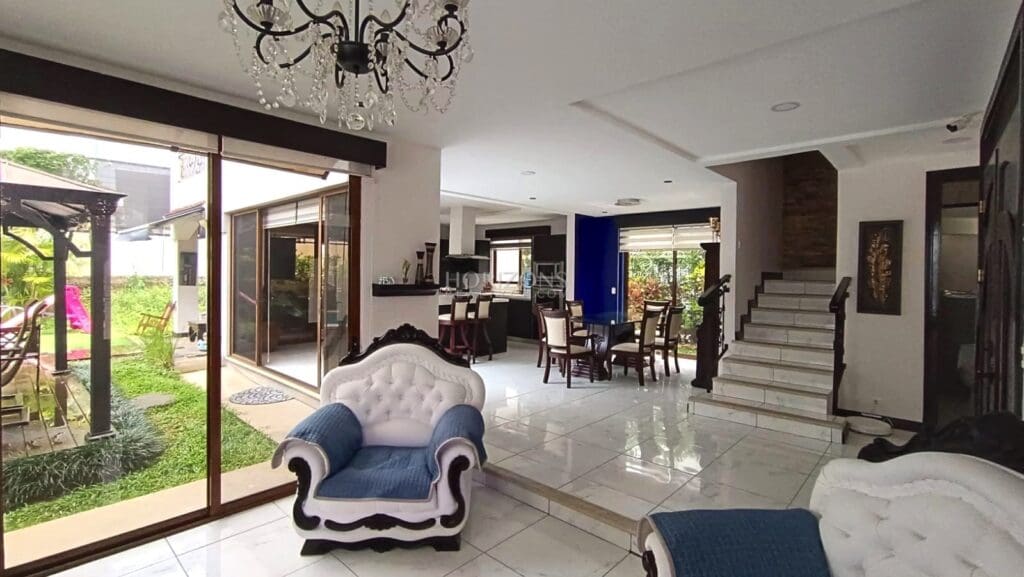 Venta Casa en Condominio Francosta Barreal Heredia 3 Habitaciones y Piscina NJR71