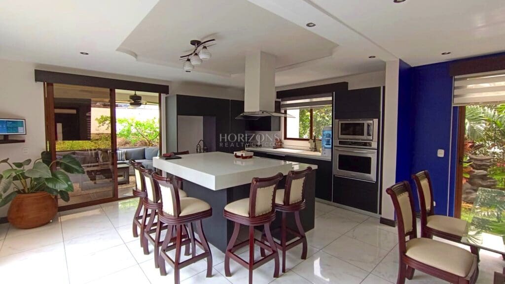 Venta Casa en Condominio Francosta Barreal Heredia 3 Habitaciones y Piscina NJR71