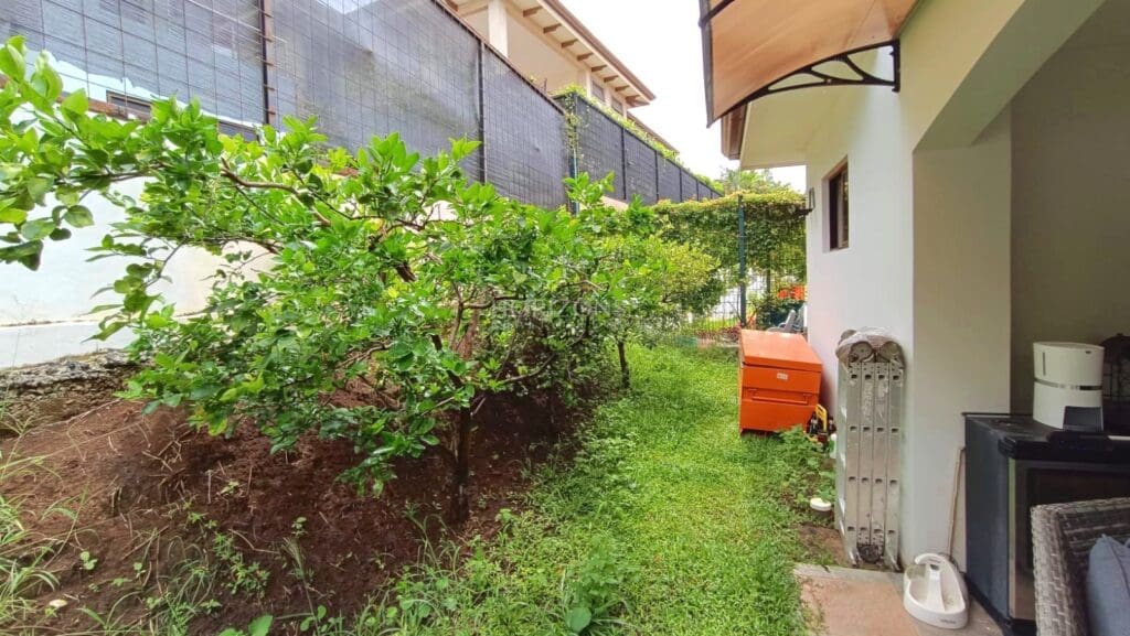 Venta Casa en Condominio Francosta Barreal Heredia 3 Habitaciones y Piscina NJR71