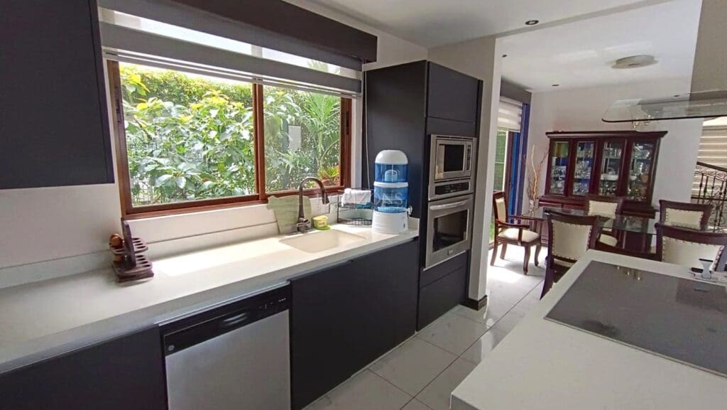 Venta Casa en Condominio Francosta Barreal Heredia 3 Habitaciones y Piscina NJR71