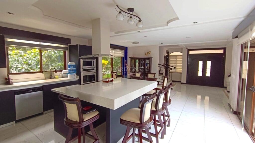 Venta Casa en Condominio Francosta Barreal Heredia 3 Habitaciones y Piscina NJR71