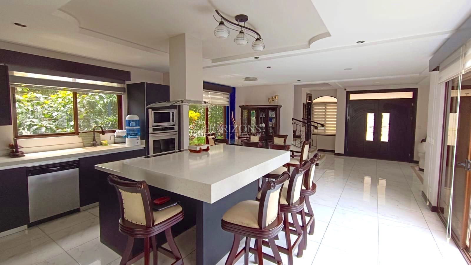 Venta Casa en Condominio Francosta Barreal Heredia 3 Habitaciones y Piscina NJR71