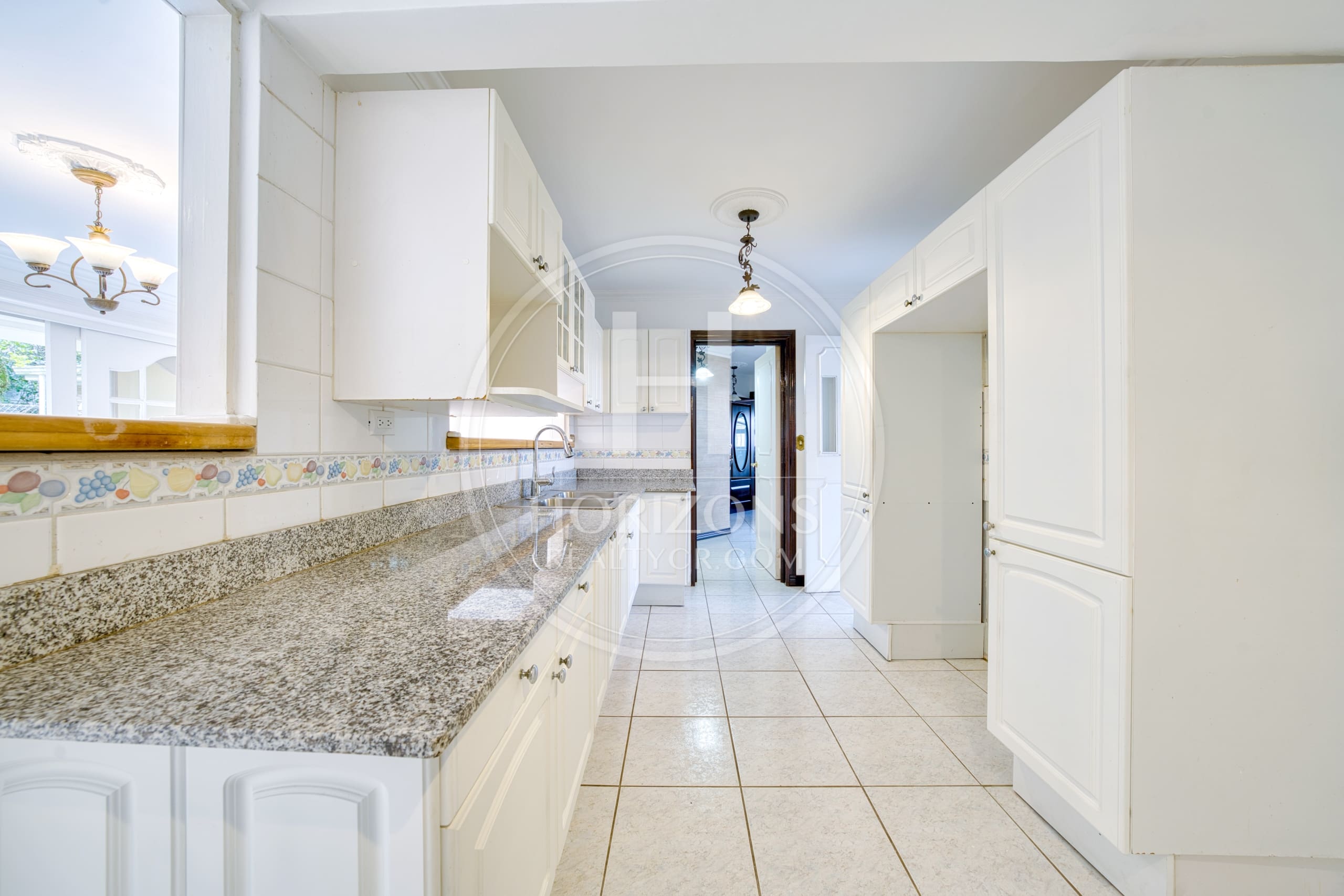 Cerca de Lincoln Plaza Se vende amplia casa independiente en Moravia 4 habitaciones con Amplio Jardín nja1224