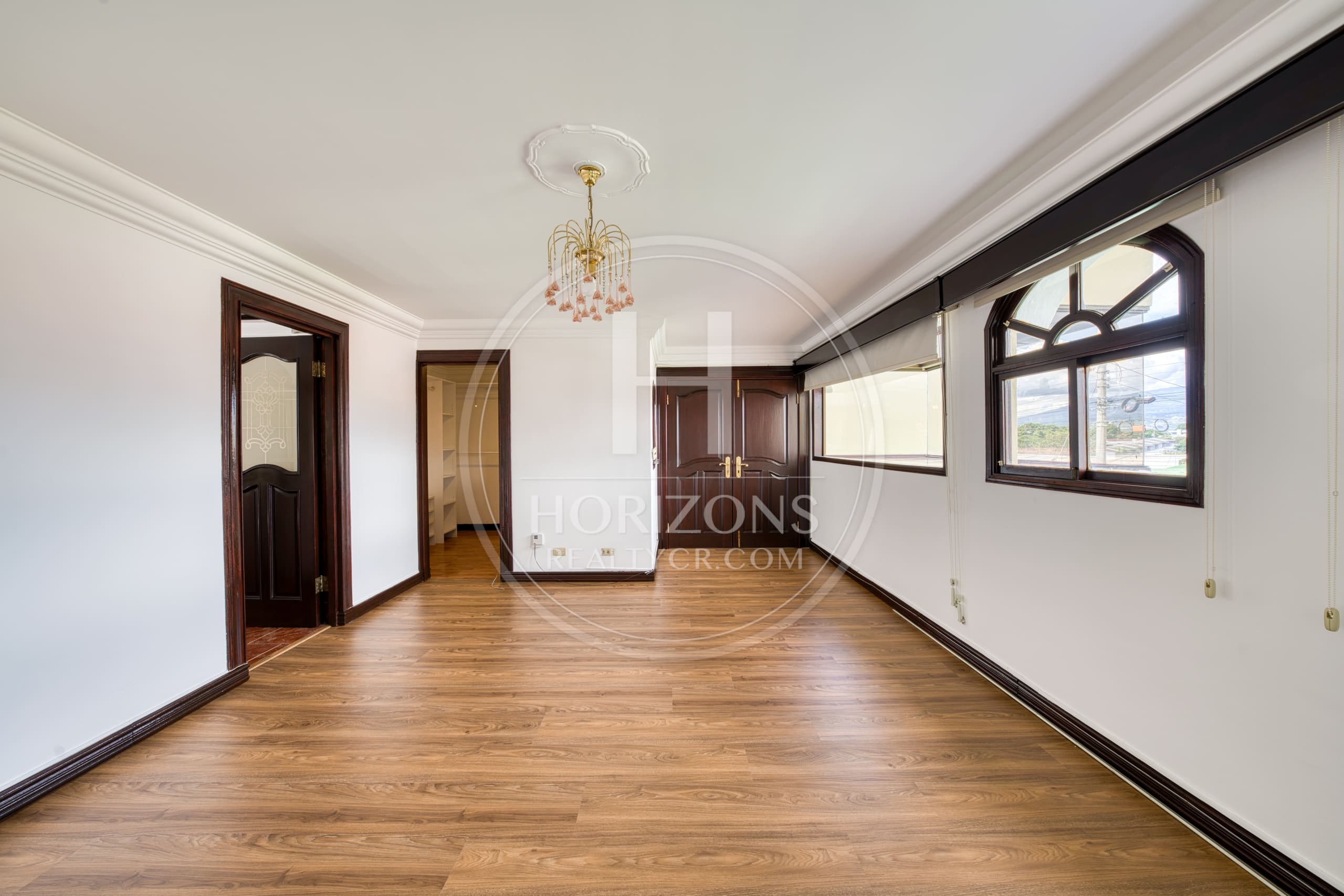 Cerca de Lincoln Plaza Se vende amplia casa independiente en Moravia 4 habitaciones con Amplio Jardín nja1224