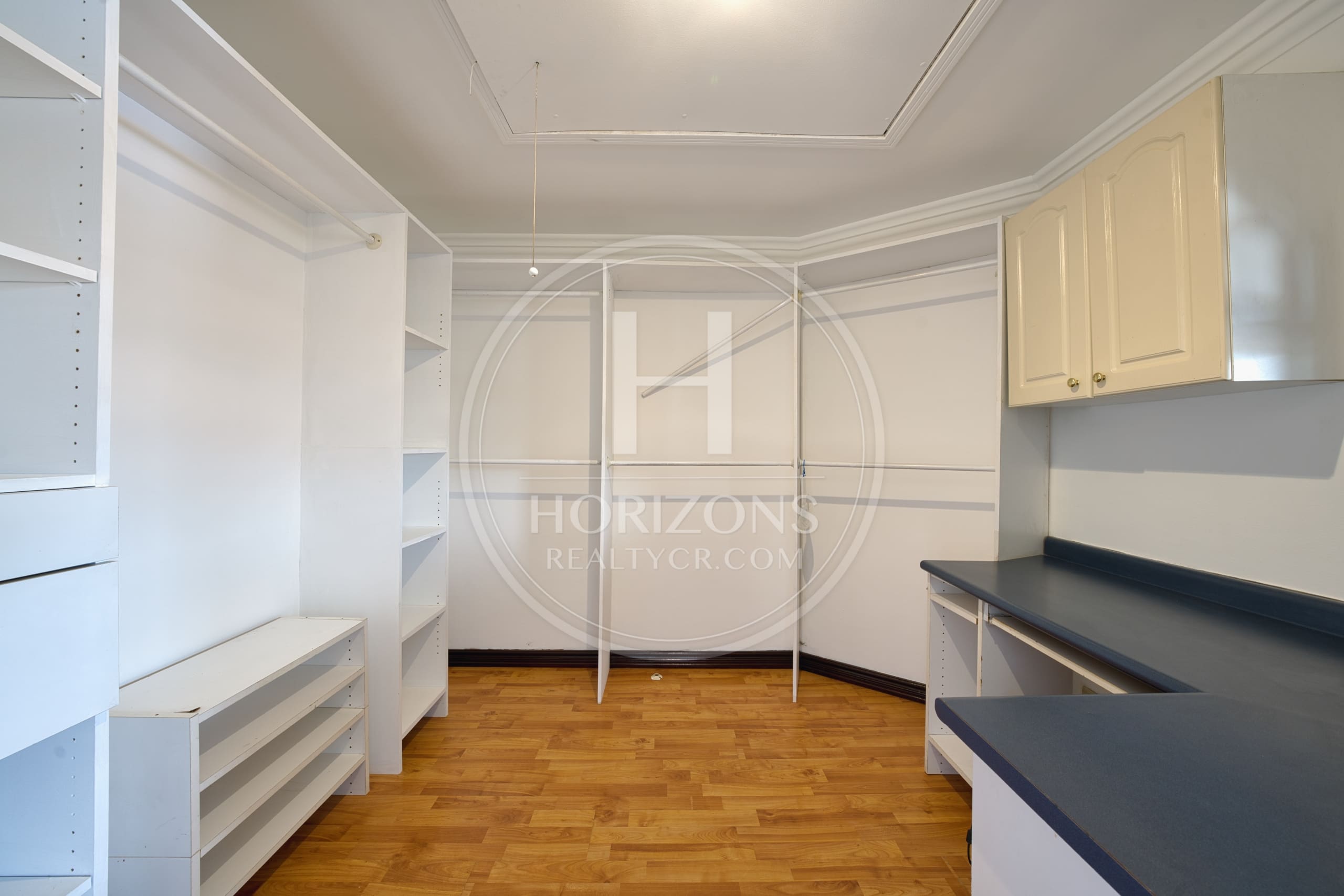 Cerca de Lincoln Plaza Se vende amplia casa independiente en Moravia 4 habitaciones con Amplio Jardín nja1224