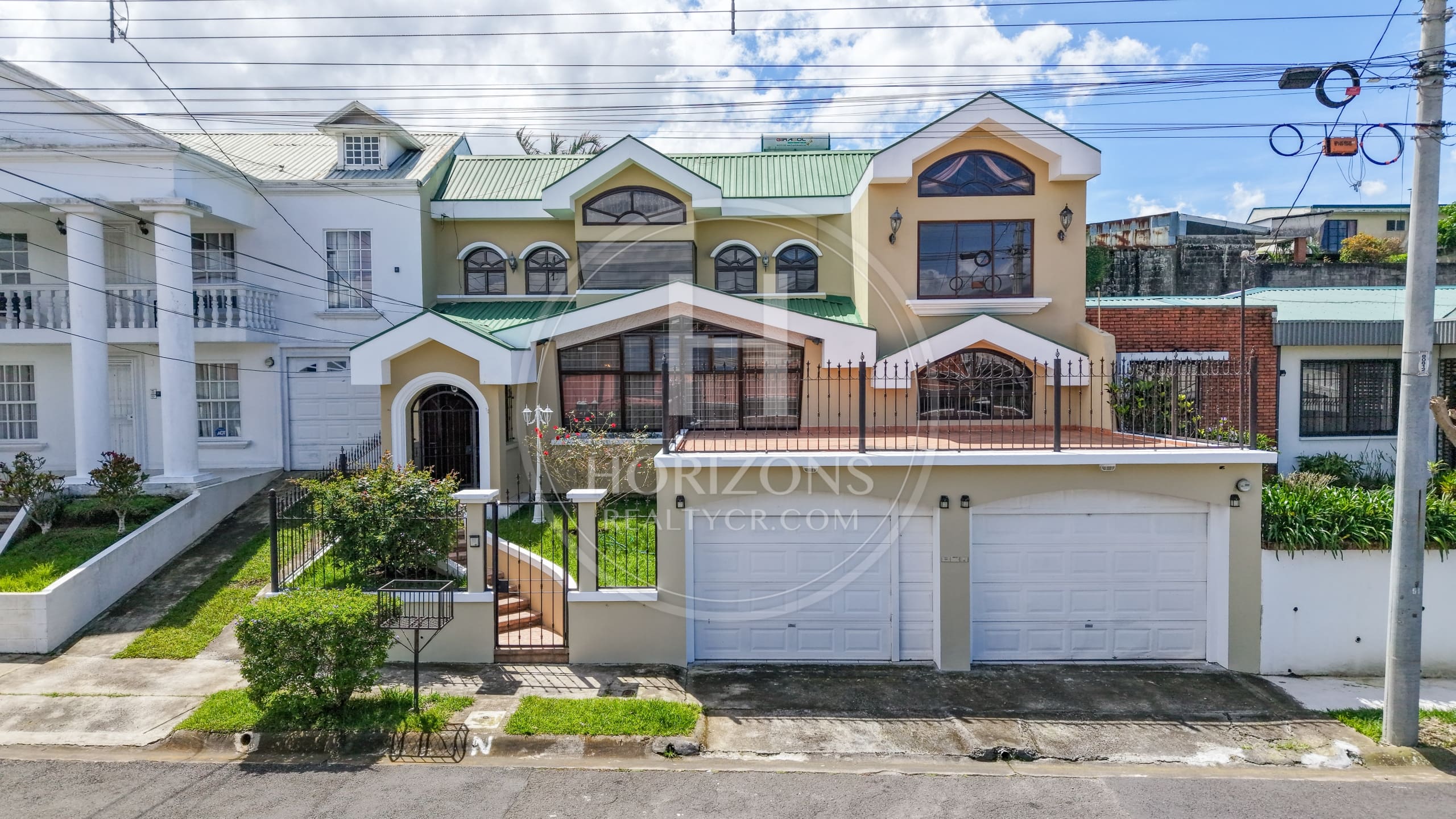 Cerca De Lincoln Plaza Se Vende Amplia Casa Independiente En Moravia 4 Habitaciones Con Amplio Jardín Nja1224
