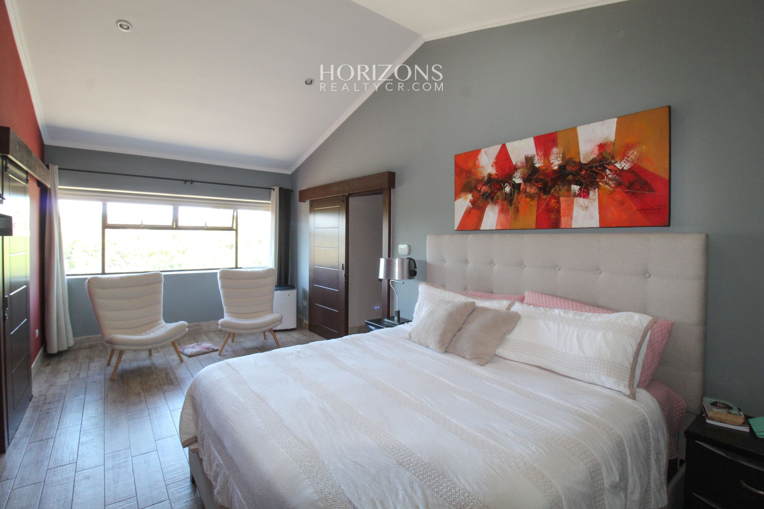 Casa En Venta con amplio patio Curridabat a 300m de Automercado Guayabos En Residencial Cerrado 5 Habitaciones nja1216