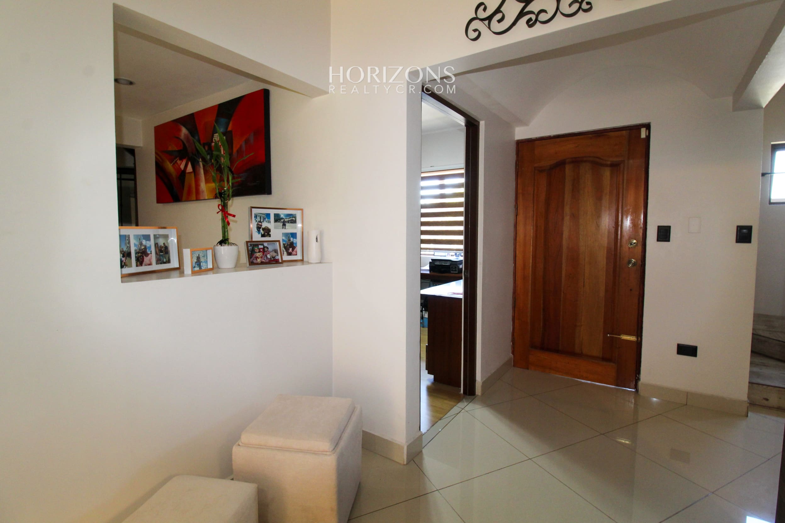 Casa En Venta con amplio patio Curridabat a 300m de Automercado Guayabos En Residencial Cerrado 5 Habitaciones nja1216