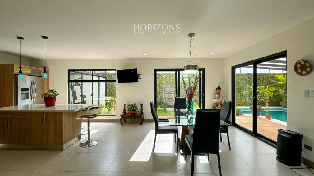 Casa contemporánea en venta Condominio Rialto San Pedro / Sabanilla nja1222