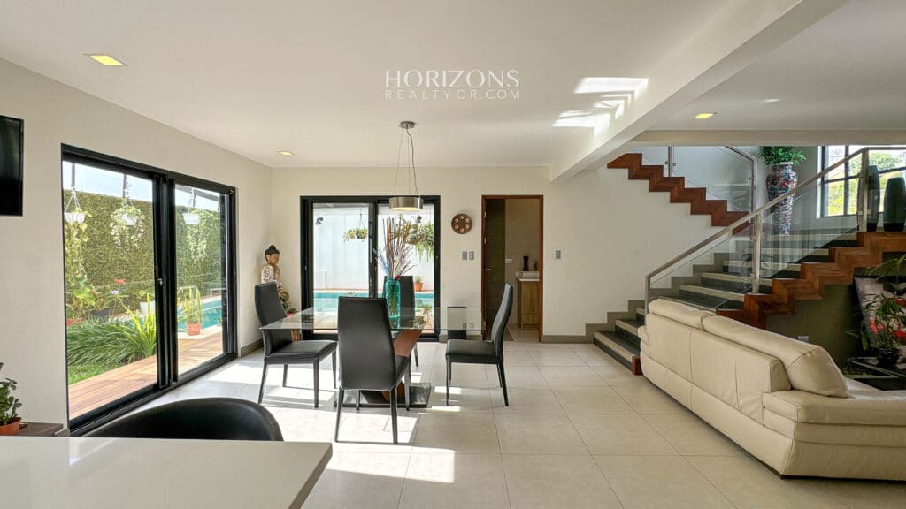 Casa contemporánea en venta Condominio Rialto San Pedro / Sabanilla nja1222