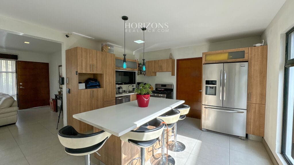 Casa contemporánea en venta Condominio Rialto San Pedro / Sabanilla nja1222