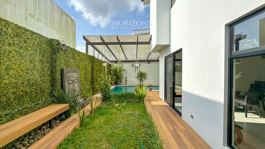 Casa contemporánea en venta Condominio Rialto San Pedro / Sabanilla nja1222