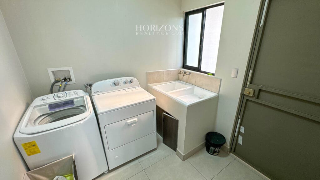 Casa contemporánea en venta Condominio Rialto San Pedro / Sabanilla nja1222