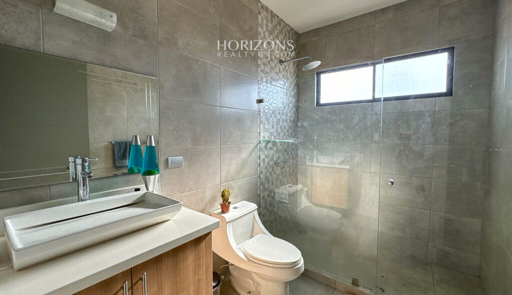Casa contemporánea en venta Condominio Rialto San Pedro / Sabanilla nja1222