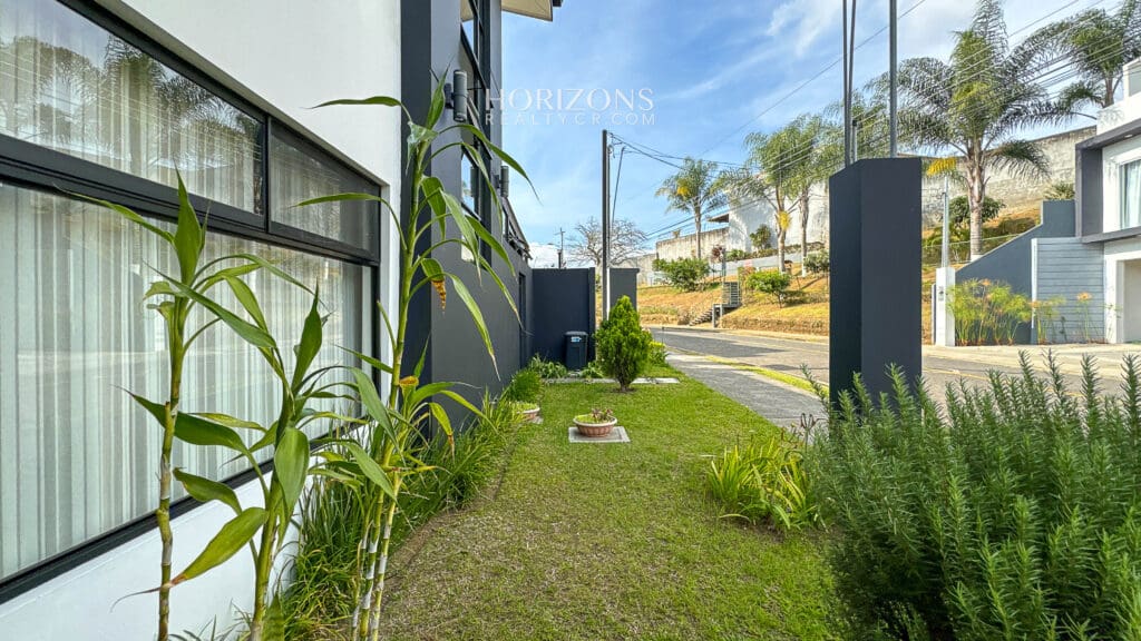 Casa contemporánea en venta Condominio Rialto San Pedro / Sabanilla nja1222