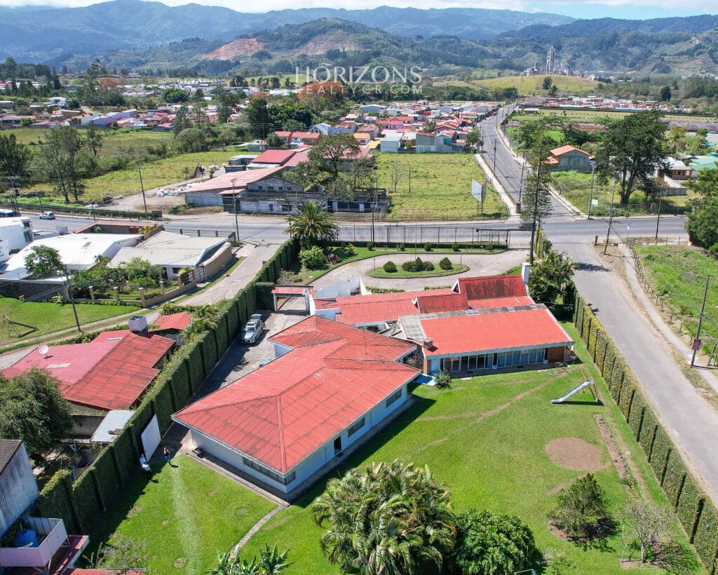 PROPIEDAD COMERCIAL CON CASA FRENTE A CARRETERA NACIONAL PRIMARIA 10 OREAMUNO CARTAGO NJC01