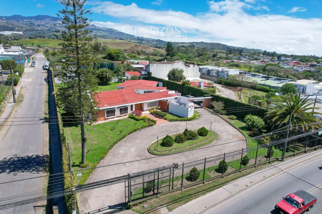 Propiedad Comercial Con Casa Frente A Carretera Nacional Primaria 10 Oreamuno Cartago Njc01