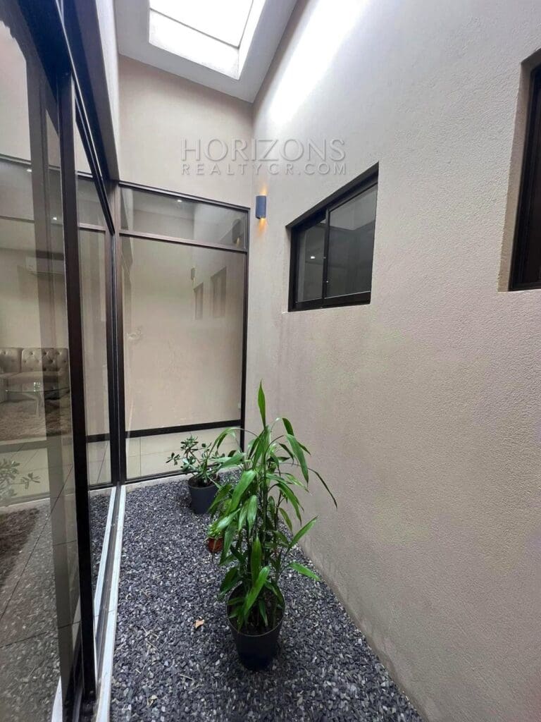 Moderna Casa de Una Planta Condominio Los Higuerones Alajuela Se Vende NJR72