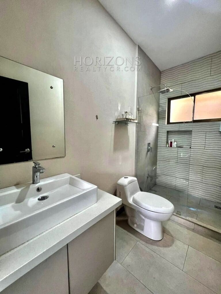Moderna Casa de Una Planta Condominio Los Higuerones Alajuela Se Vende NJR72
