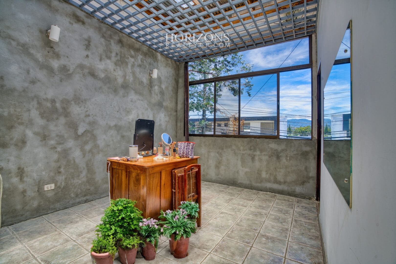 ¡En venta! Amplia Casa con Apartamento Independiente en Pinares Curridabat nja1227