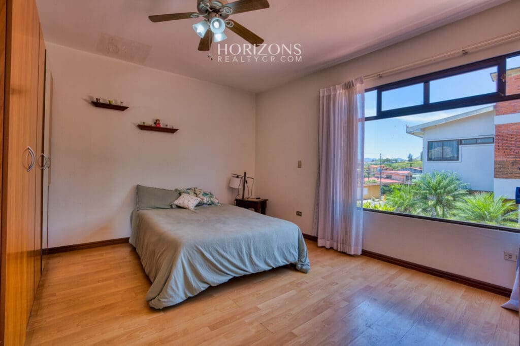 ¡En venta! Amplia Casa con Apartamento Independiente en Pinares Curridabat nja1227