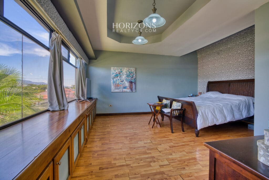 ¡En venta! Amplia Casa con Apartamento Independiente en Pinares Curridabat nja1227