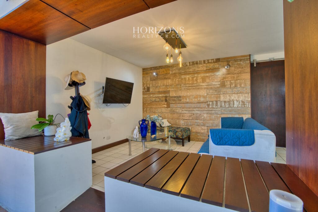 ¡En venta! Amplia Casa con Apartamento Independiente en Pinares Curridabat nja1227
