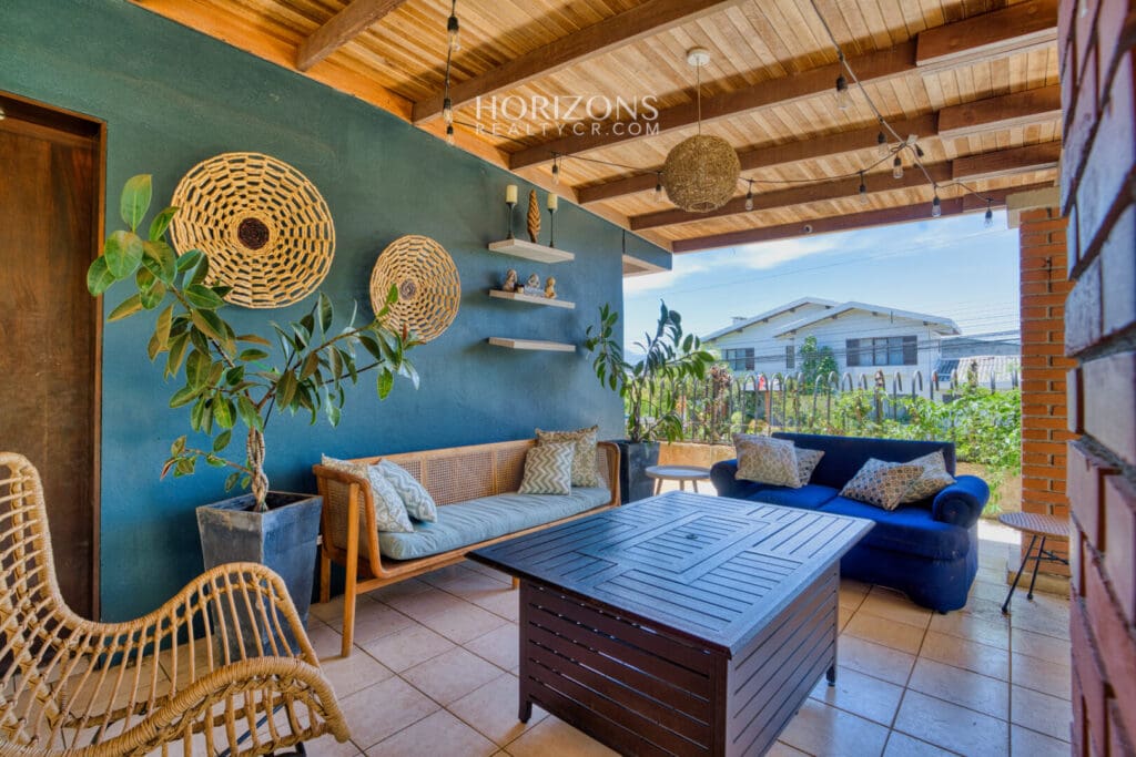 ¡En venta! Amplia Casa con Apartamento Independiente en Pinares Curridabat nja1227