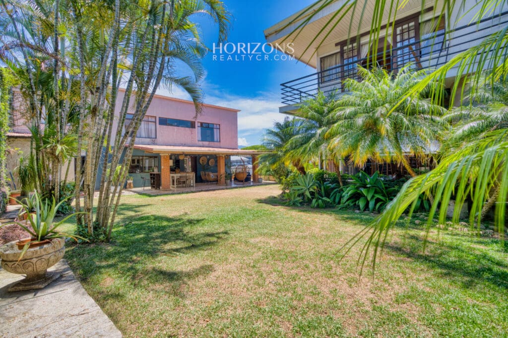 ¡En Venta! Amplia Casa Con Apartamento Independiente En Pinares Curridabat Nja1227