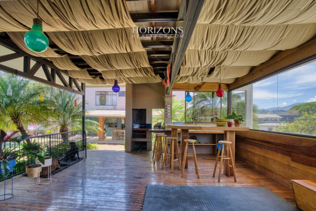 ¡En venta! Amplia Casa con Apartamento Independiente en Pinares Curridabat nja1227