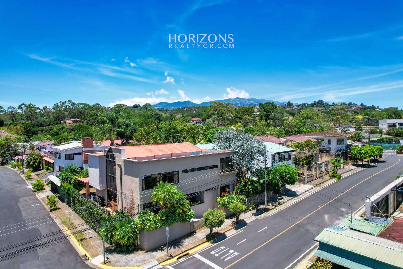 ¡En venta! Amplia Casa con Apartamento Independiente en Pinares Curridabat nja1227