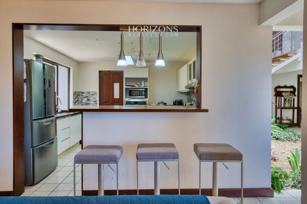 ¡En venta! Amplia Casa con Apartamento Independiente en Pinares Curridabat nja1227