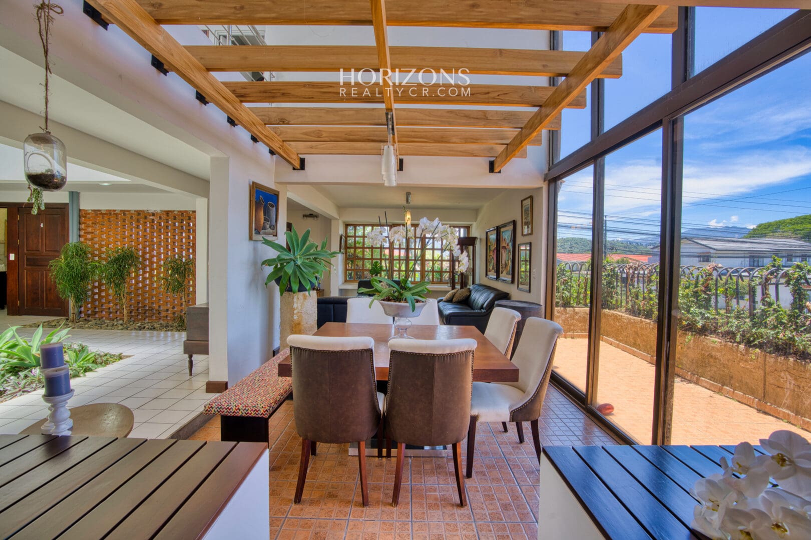 ¡En venta! Amplia Casa con Apartamento Independiente en Pinares Curridabat nja1227