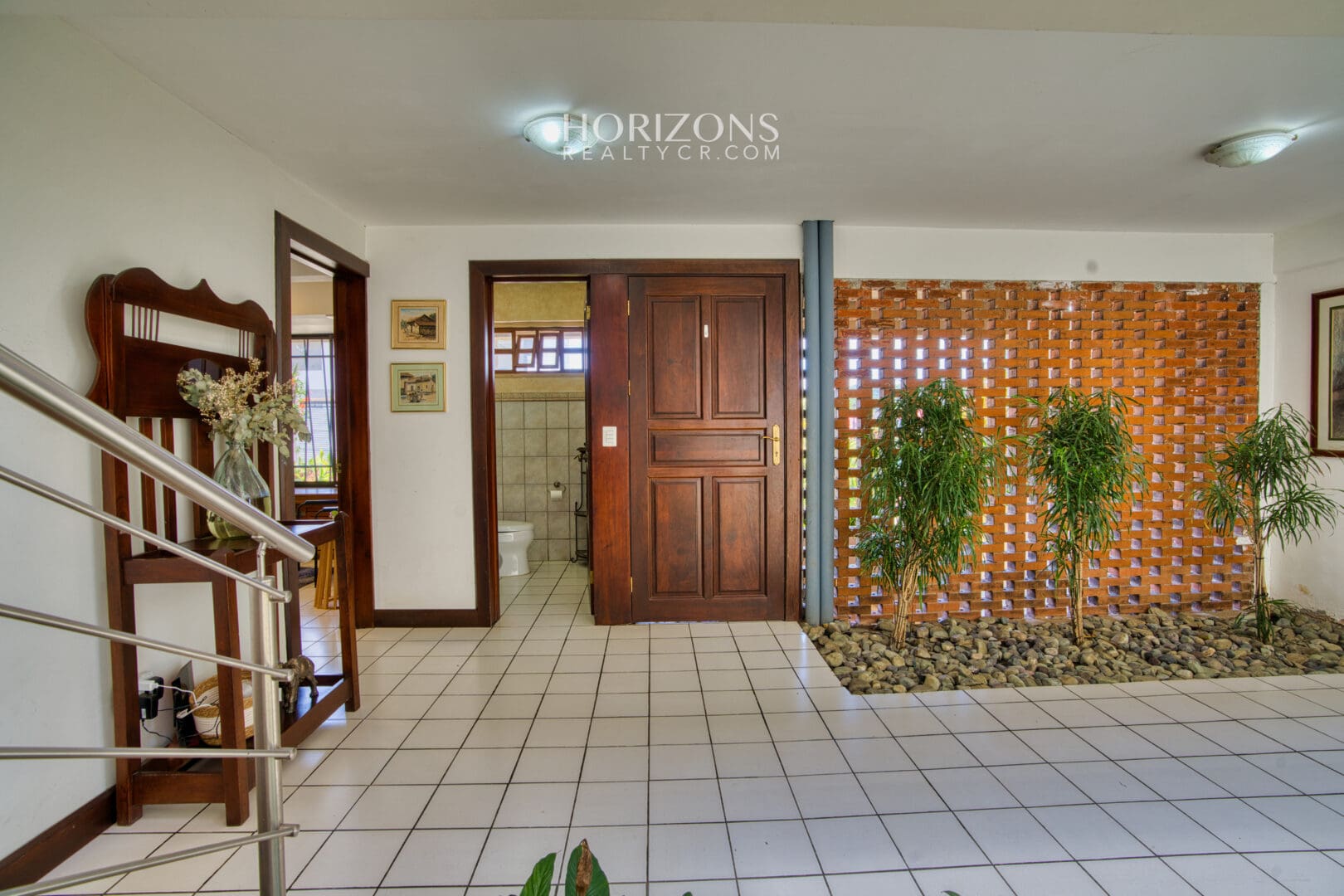 ¡En venta! Amplia Casa con Apartamento Independiente en Pinares Curridabat nja1227